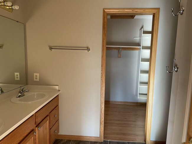 Building Photo - 1066 School St