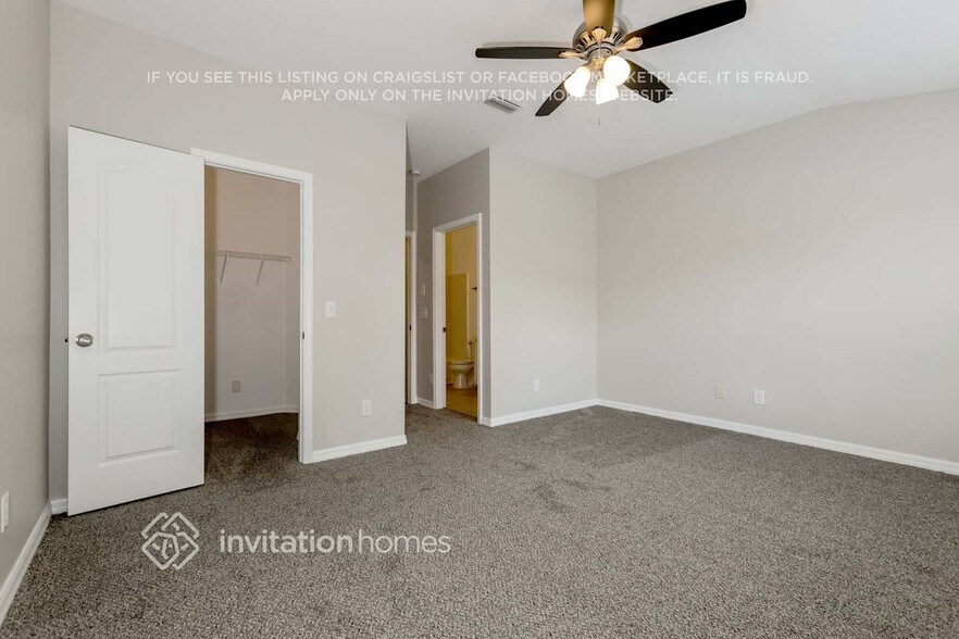 Building Photo - 15792 Fishhawk Falls Dr