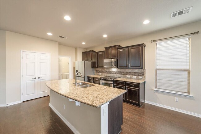 Building Photo - 9961 Aly May Dr