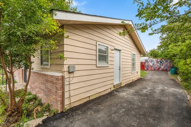 Building Photo - 759 Avondale Ave