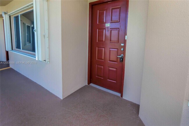 Building Photo - 850 SW 138th Ave