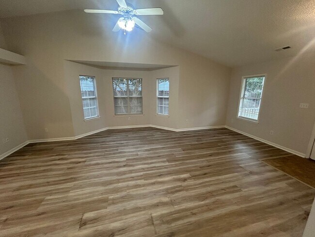 Building Photo - 3613 Farmington Pl