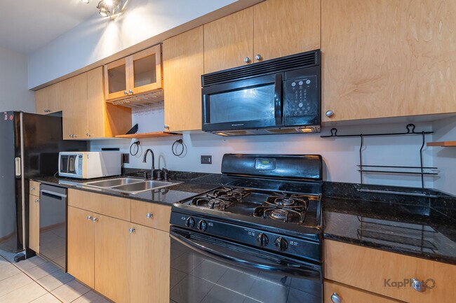Building Photo - 519 S Maplewood Ave