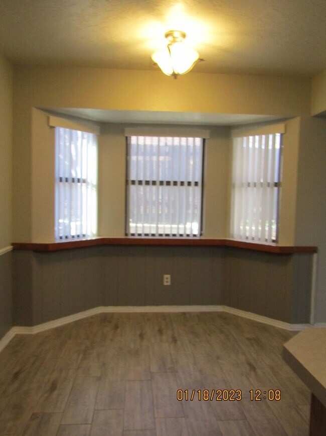 Building Photo - Great Home Located on the Eastside/Sungate...