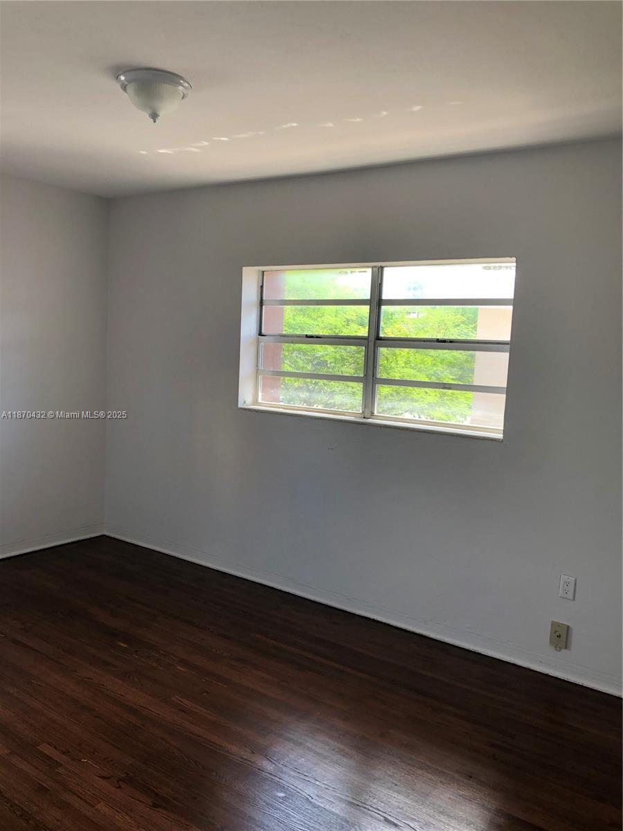 Building Photo - 110 Zamora Ave