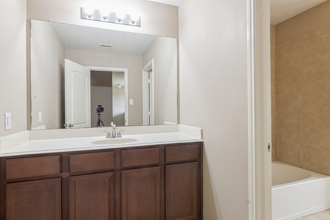 Building Photo - 20506 Freedom River Dr