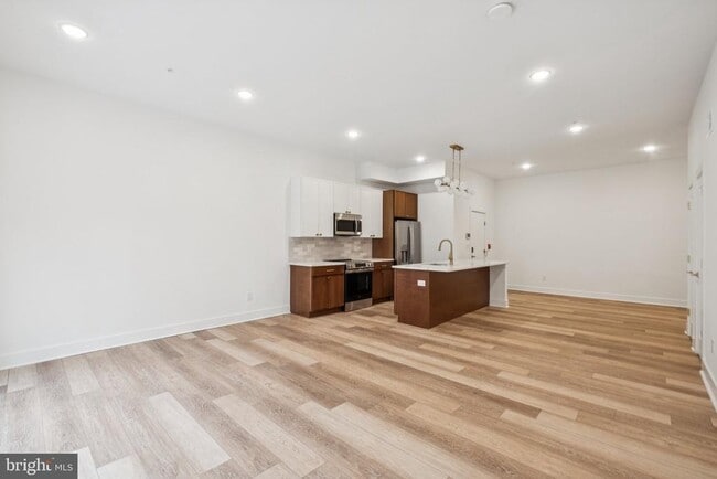 Building Photo - 5034 Florence Ave