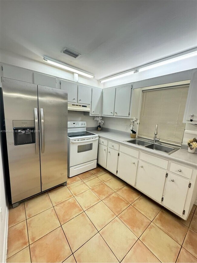 Building Photo - 1327 Riverside Cir