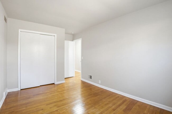 Building Photo - Spacious 3-Bed Home with Finished Basement and Extra Room