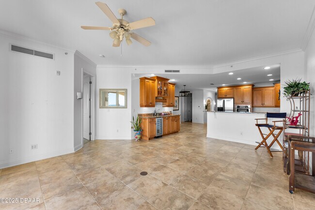 Building Photo - 2450 N Ocean Shore Blvd