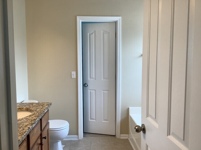 Building Photo - 11 Knoll Ridge Dr