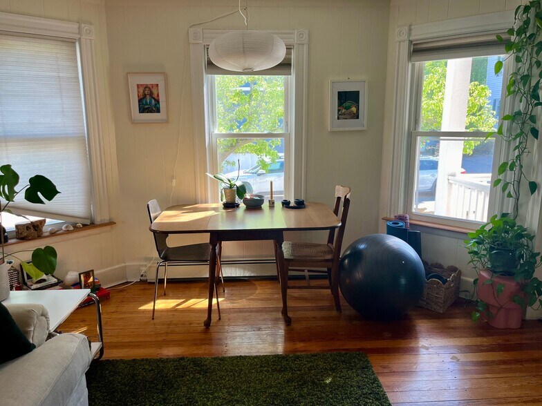 Building Photo - 68 Alpine St