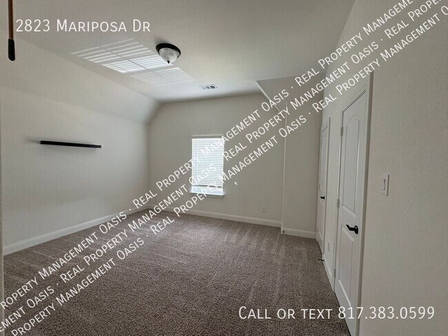Building Photo - 2823 Mariposa Dr