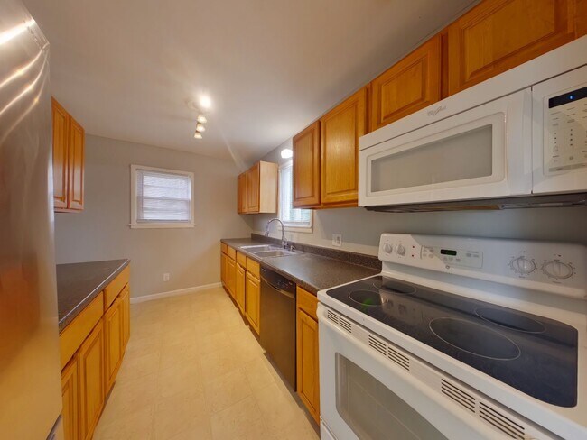 Building Photo - 5944 E Kinkaid St