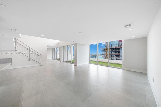 Building Photo - 555 NE 34th St