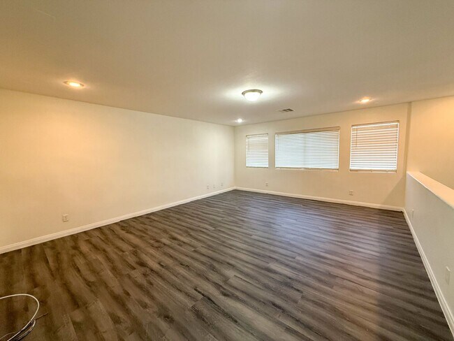 Building Photo - SPACIOUS HOME IN GATED COMMUNITY WITH POOL, RV PARKING & 4-CAR GARAGE!