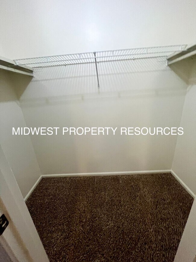 Building Photo - Stunning 2 Story townhome w/ outdoor Maintenance provided