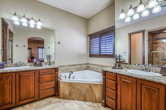 Building Photo - Westside area for Short Term Rental (Compl...
