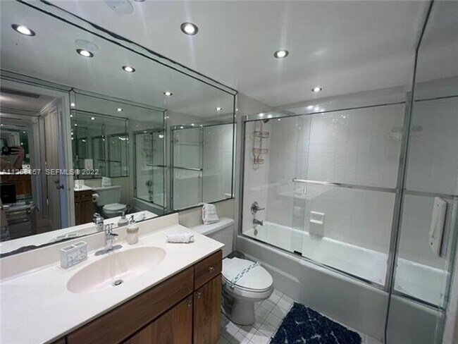 Building Photo - 5161 Collins Ave