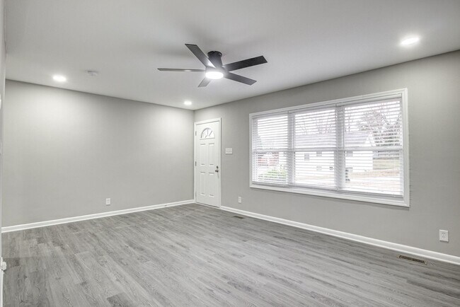 Building Photo - 2 Bed 1 Bath walking distance to downtown Chapel Hill and UNC