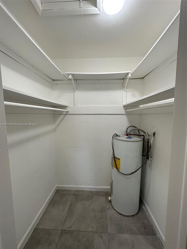 Building Photo - 307 SW 10th Ave