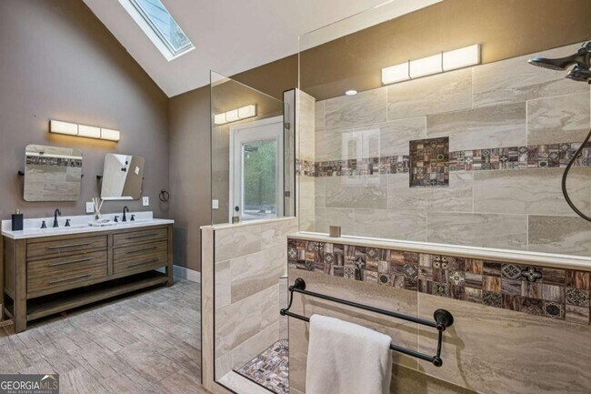 Building Photo - 7379 N Mitchell Ct