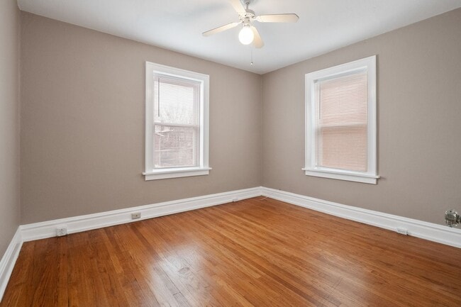 Building Photo - Super He-Moon