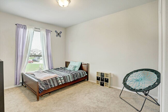 Building Photo - 5687 Heron Dr