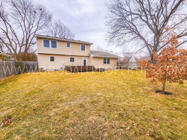 Building Photo - Beautiful 5 bedroom home in Waukee.