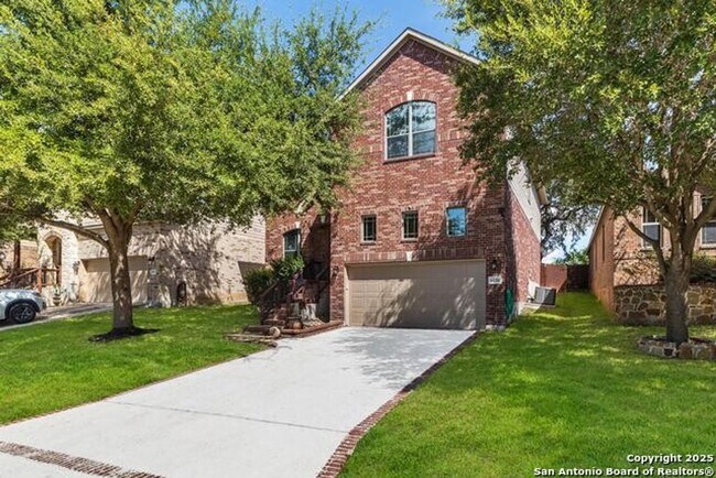 Building Photo - Move In Ready - Stunning 4 bd/2.5 Located ...