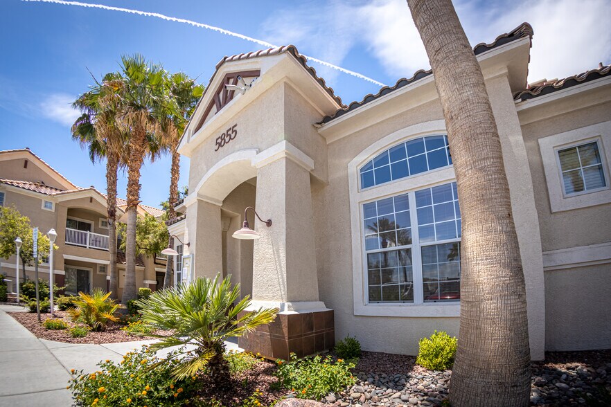 Building Photo - 5855 Valley Dr