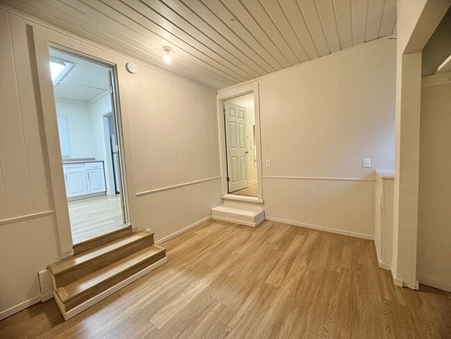 Building Photo - **Reserve for SUMMER 2026** Large house close to CSUC