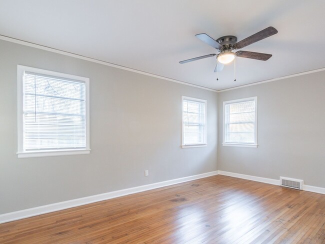 Building Photo - NEWLY RENOVATED - 2BR/1.5BA in Whitehaven!