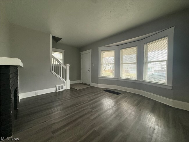 Building Photo - 3058 W 116th St