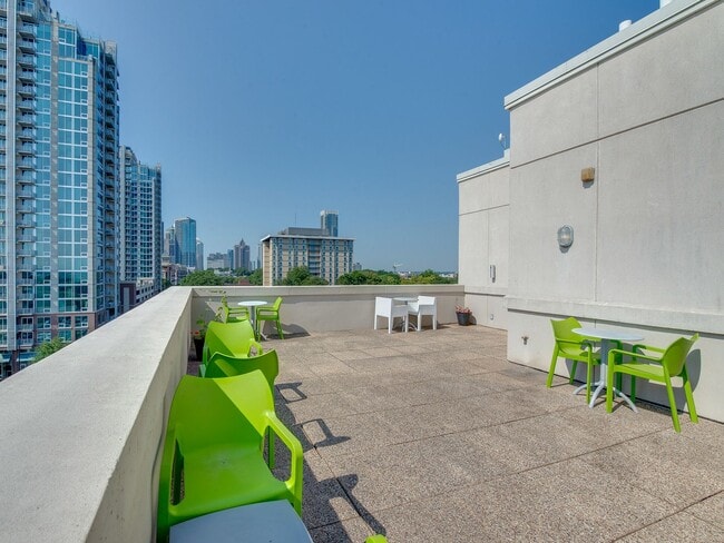 Building Photo - This move in ready condo has it all in Cha...