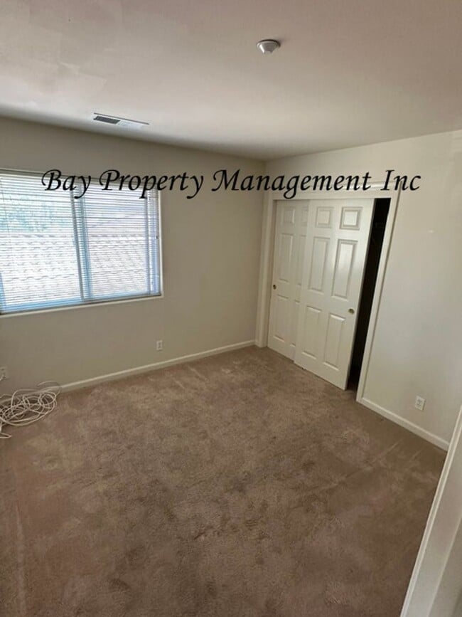 Building Photo - **Spacious 4 Bedroom Home with Vaulted Ceilings & Large Backyard – North Salinas**