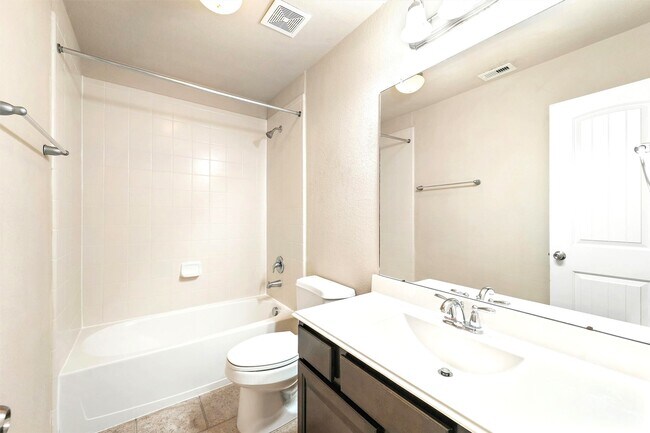 Building Photo - 91 West Wading Pond Circle