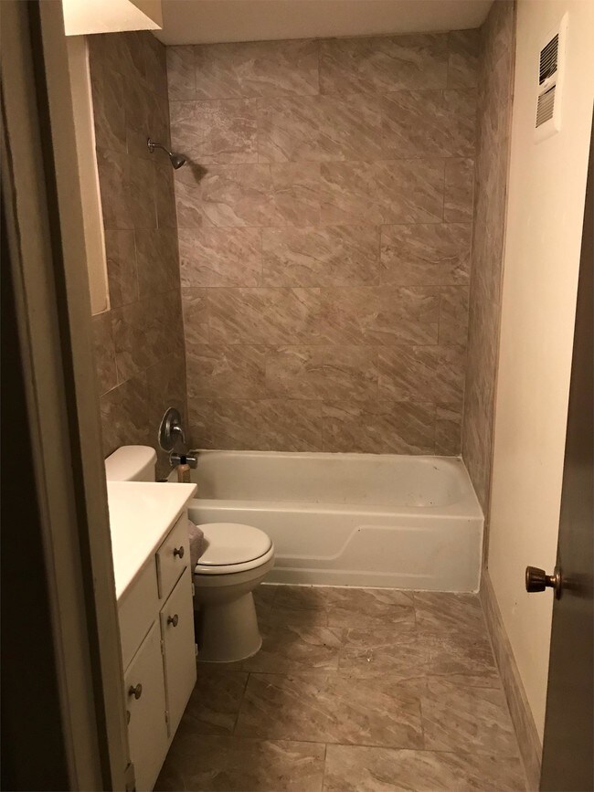 Building Photo - 3657 Chateau Rhodes Cir