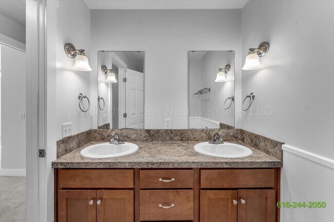Building Photo - BEAUTIFUL 3 BEDROOM IN ALTO!
