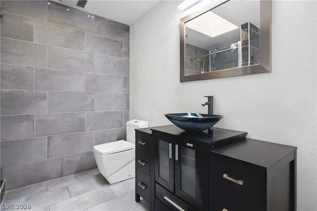 Building Photo - 2851 S Valley View Blvd