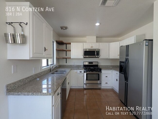 Building Photo - 816 N Contzen Ave