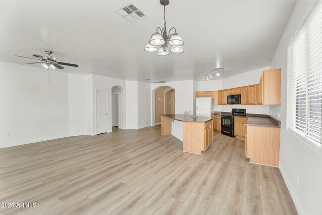 Building Photo - 13644 W San Juan Ave