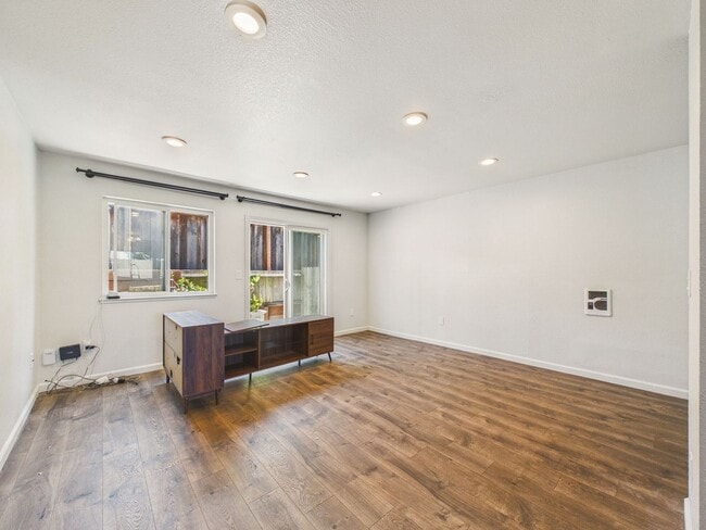 Building Photo - Updated 2 Bed / 1.5 Bath Townhome – In-Unit Washer & Dryer + Garage Parking – $2,800/month