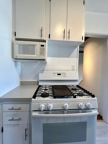 Building Photo - 5249 Village Grn