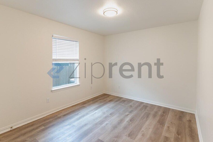 Building Photo - 232 Strawberry Blonde Dr