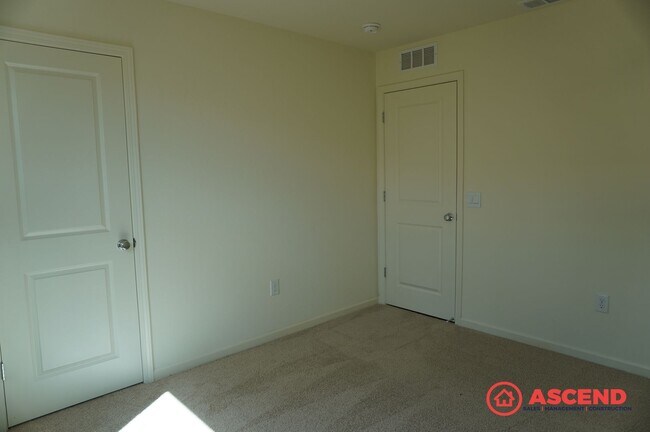 Building Photo - Energy-Efficient 3 Bed / 2 Bath Home with Solar, Garage & Full Kitchen Appliances