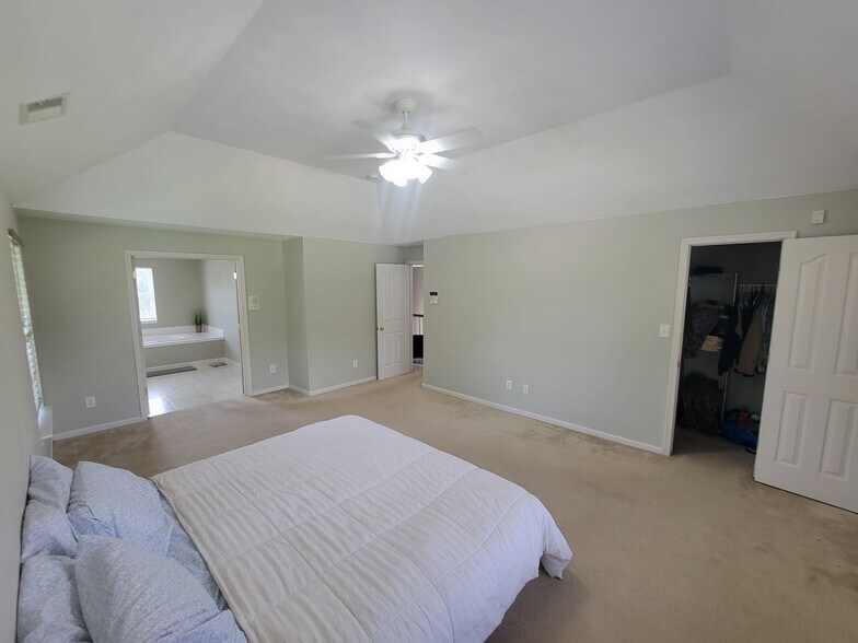Primary Bedroom - 2257 Averill Dr
