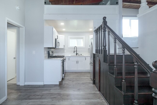 Building Photo - Renovated 2 Bed + 2 Bath with office space |Hollywood by the Sea | Oxnard | Unfurnished