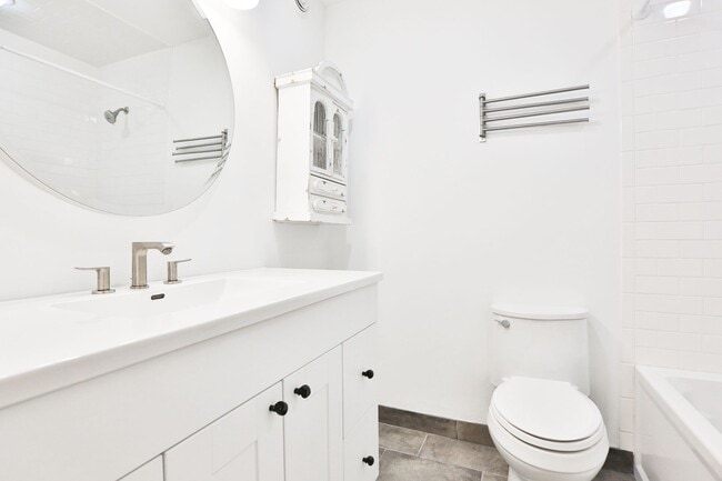 Building Photo - Video Tour- HUGE 1 Bedroom- 2 1/2 Bath Apartment. High-end loft style. Cook's Kitchen- Common Roo...