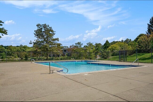 Building Photo - 711 Skynob Dr